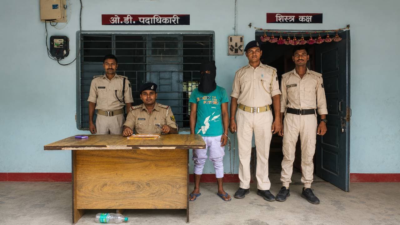 पुलिस को देखते ही भागा युवक, पीछा कर पकड़ा तो मिला 54.75 ग्राम स्मैक; एक गिरफ्तार